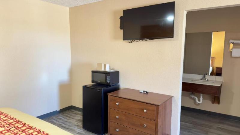 带特大床的标准间, Regency Inn Hondo