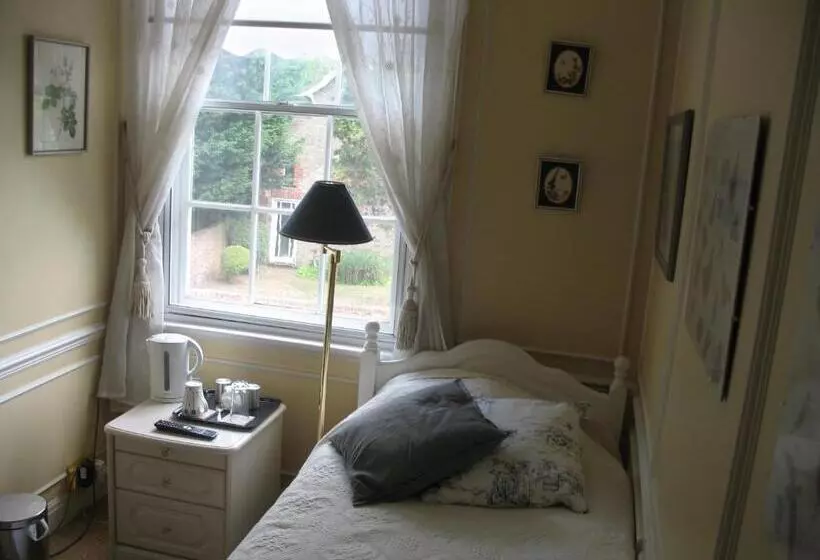 バスルーム共有のシングルスタンダード, Rothmans B&b