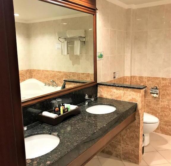 جناح, Savannah Resort