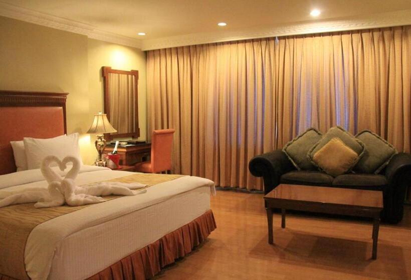 جناح, Savannah Resort