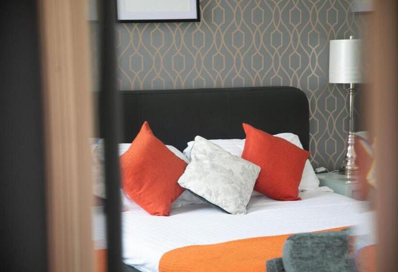 اتاق سوپریور خانوادگی, The Belmont