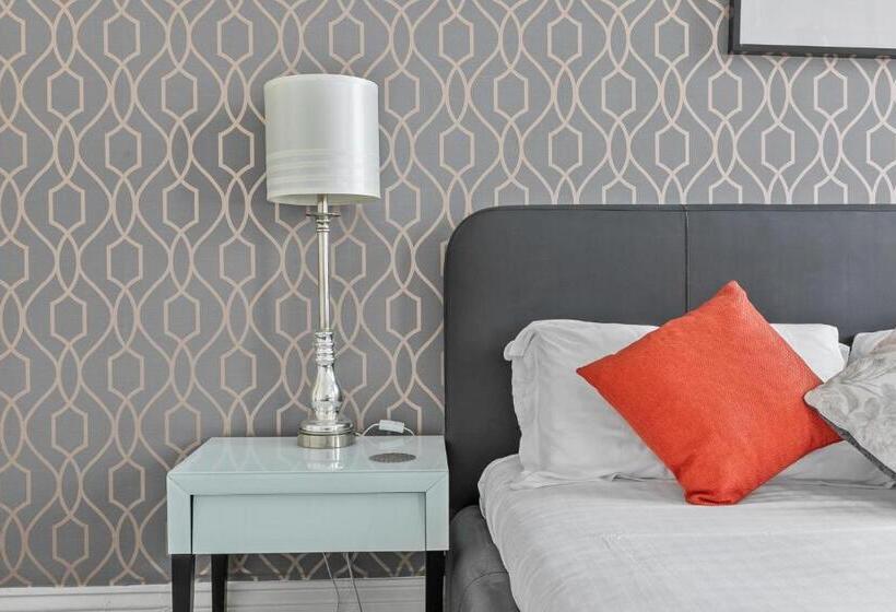 اتاق سوپریور خانوادگی, The Belmont