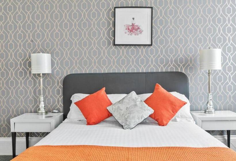 اتاق سوپریور خانوادگی, The Belmont