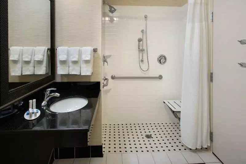 キングサイズベッドのスタンダードルーム, Fairfield Inn & Suites By Marriott Verona
