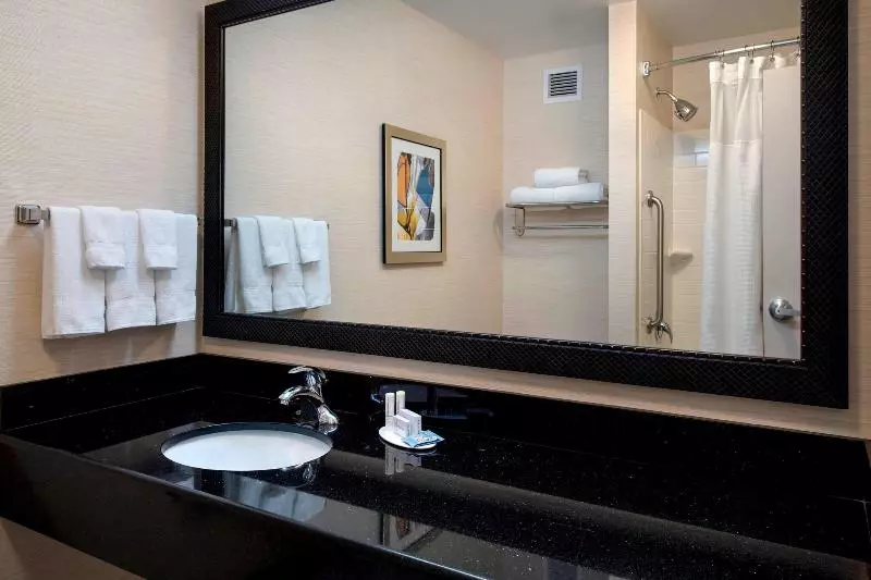 キングサイドベッドのスタンダードワンルーム, Fairfield Inn & Suites By Marriott Verona
