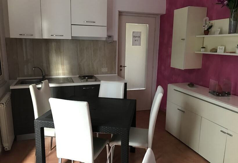 标准间, Busalacchi B&b