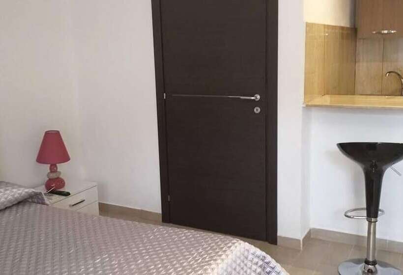 标准间, Busalacchi B&b