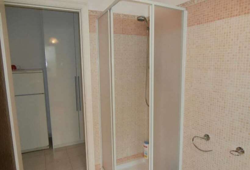 标准三人间, Busalacchi B&b