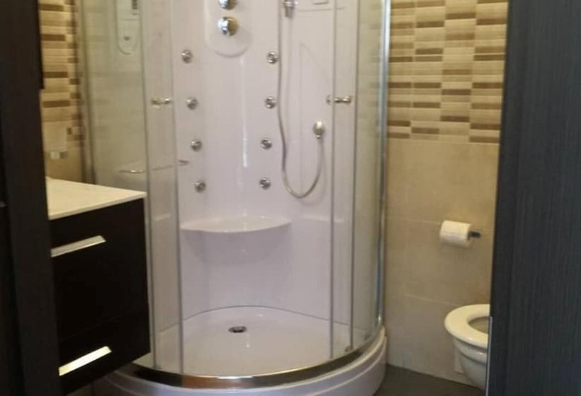 标准单人间, Busalacchi B&b