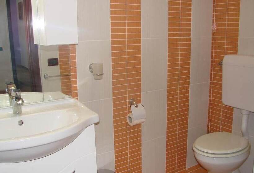 标准单人间, Busalacchi B&b