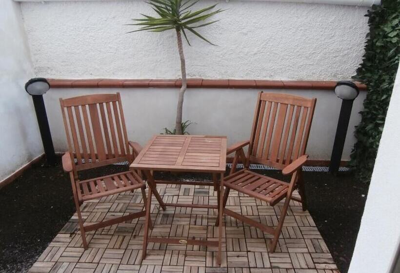 标准单人间, Busalacchi B&b