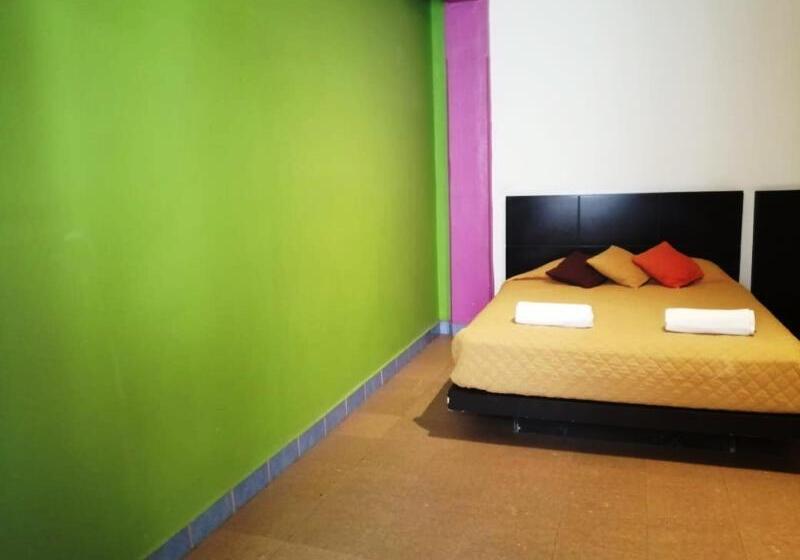 Büyük Çift Kişilik Yataklı Standart Oda, Fairfield Inn & Suites By Marriott Weirton