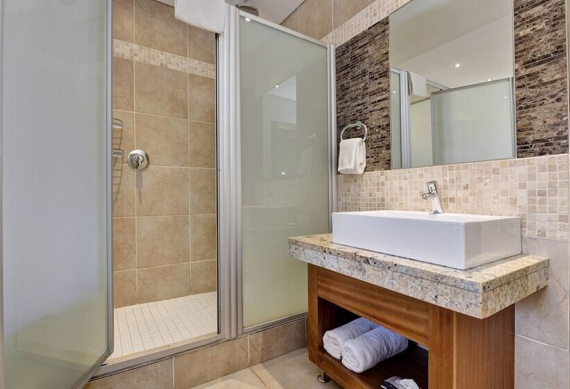 غرفة قياسية سرير مزدوج, Protea Hotel By Marriott Clarens