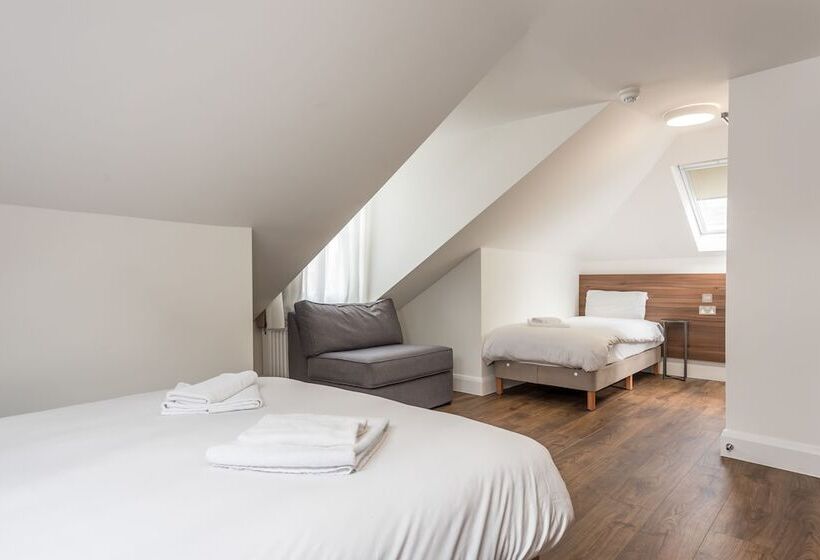 חדר סטנדרט לארבעה, Queens Drive At Finsbury Park