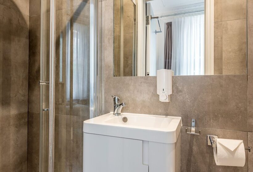 חדר סטנדרט, Queens Drive At Finsbury Park