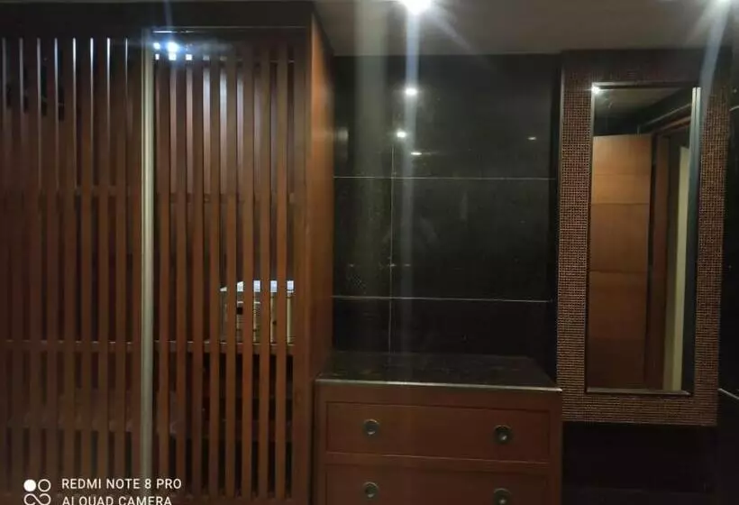 エクゼクティブスイート, Royal Orchid Central Kireeti Hampi Hospet