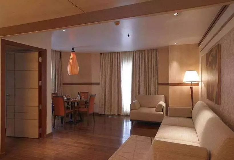 デラックスルーム, Royal Orchid Central Kireeti Hampi Hospet
