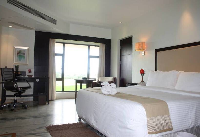 デラックスルーム, Royal Orchid Central Kireeti Hampi Hospet