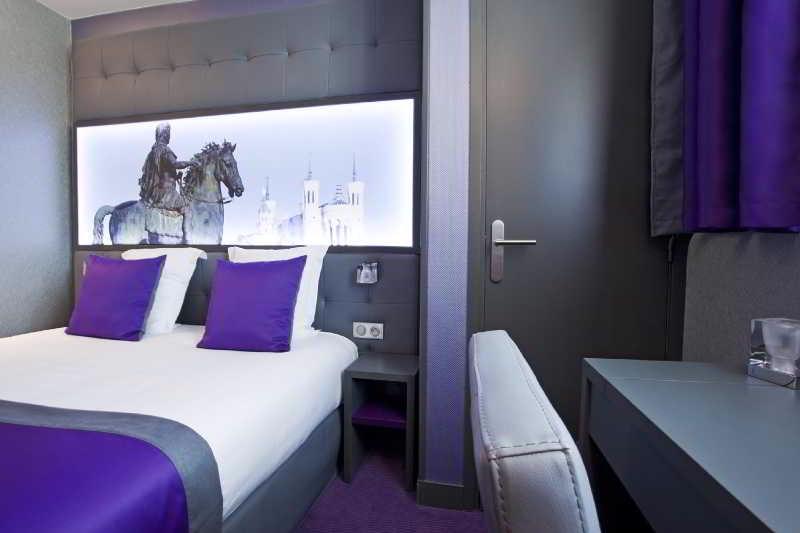 デラックスルーム, Royal Orchid Central Kireeti Hampi Hospet