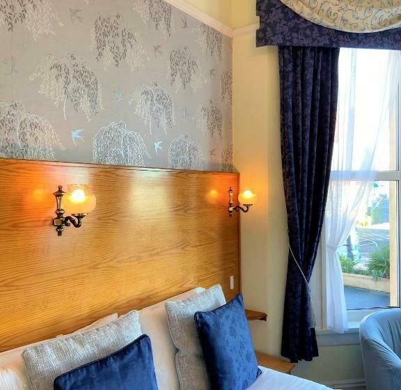 スーペリアールーム, The Briars