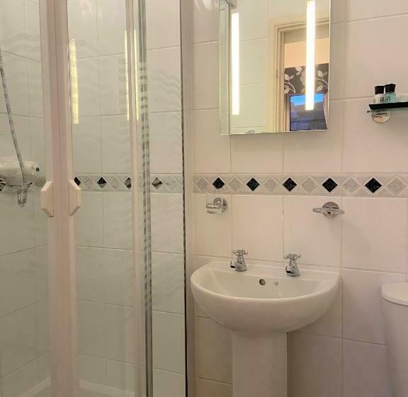 标准间, The Briars