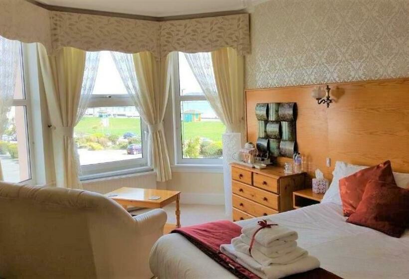 スーペリアールーム, The Briars