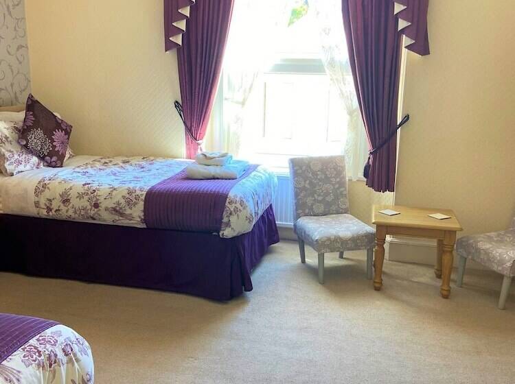 标准间, The Briars