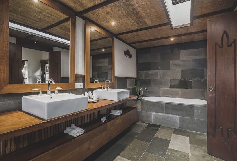 プール付３ベッドルーム　ビラ, Luwak Estate