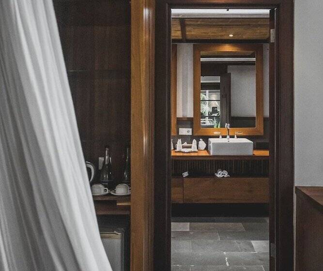 プール付３ベッドルーム　ビラ, Luwak Estate