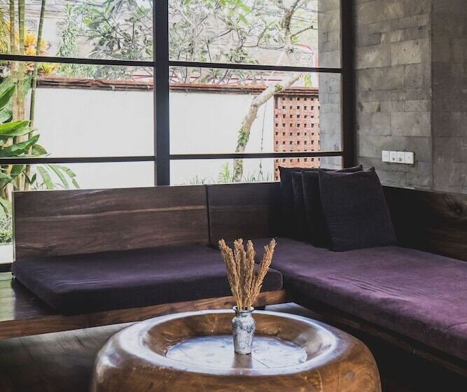 プール付３ベッドルーム　ビラ, Luwak Estate