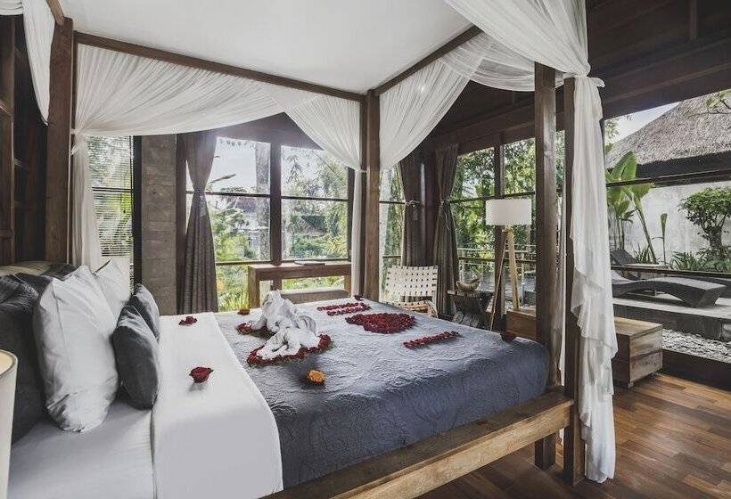 プール付３ベッドルーム　ビラ, Luwak Estate