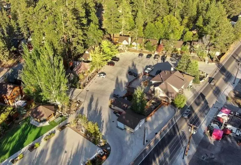 استودیوی استاندارد, Bear Creek Resort