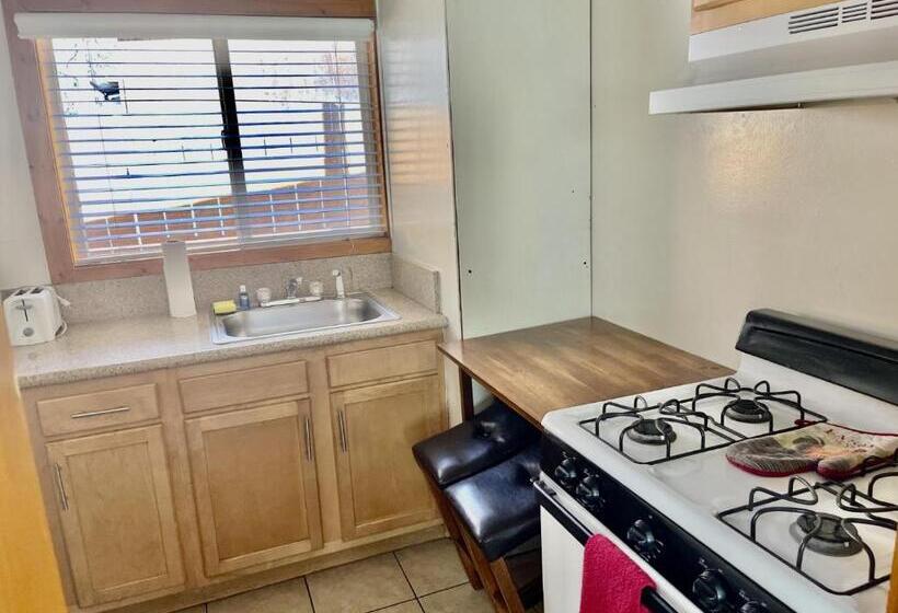 스탠다드 스튜디오, Bear Creek Resort