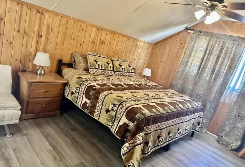 اتاق استاندارد با تخت بزرگ, Bear Creek Resort