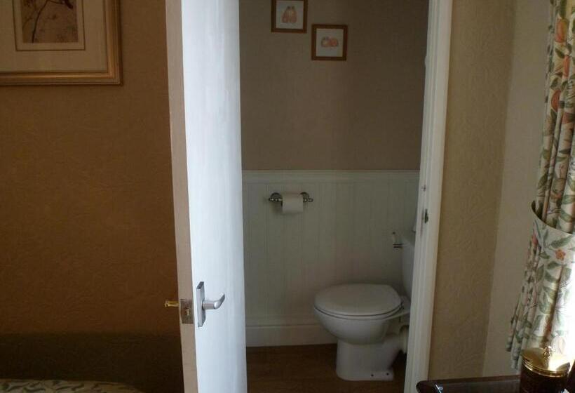 스탠다드 룸, The Farthings