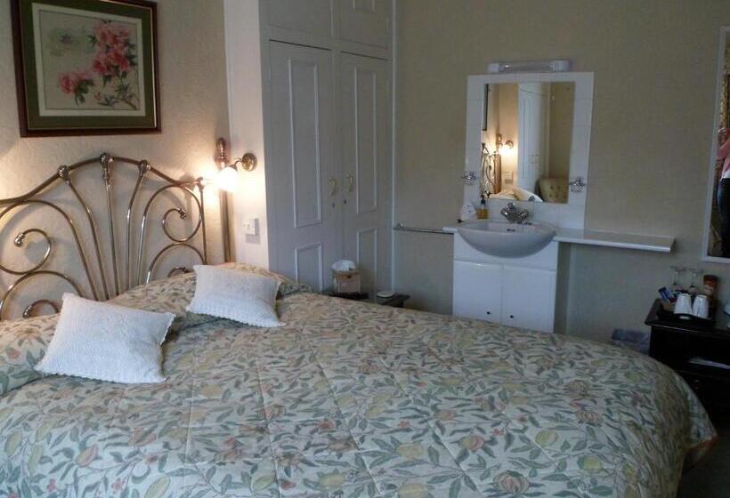 스탠다드 룸, The Farthings