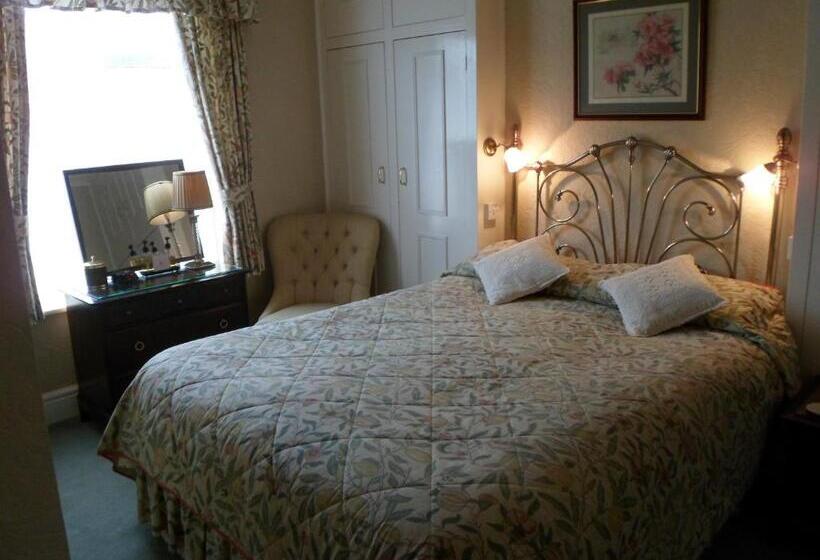 스탠다드 룸, The Farthings