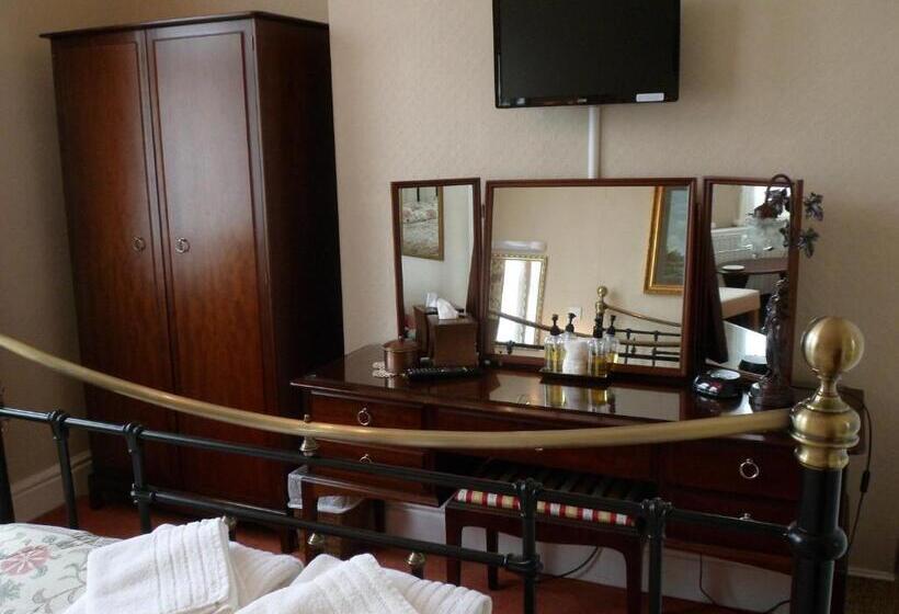 스탠다드 룸, The Farthings