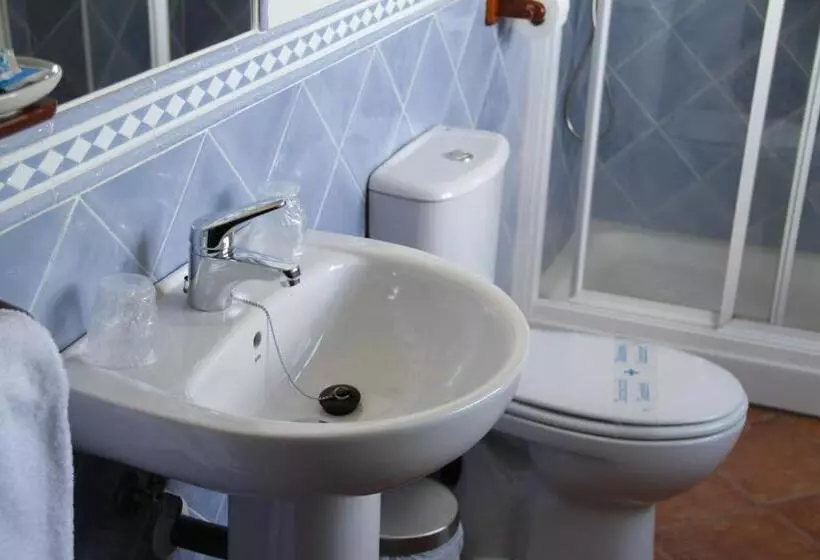 اتاق استاندارد یک نفره, Hostal Pechi