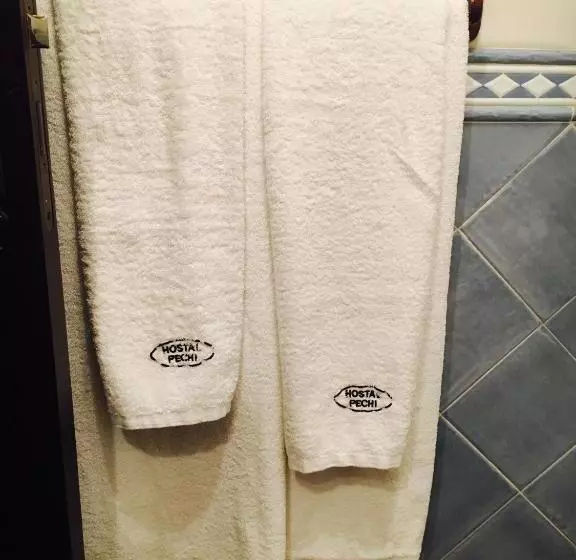 اتاق استاندارد سه نفره, Hostal Pechi
