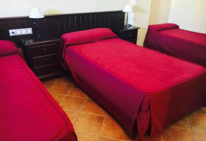 اتاق استاندارد سه نفره, Hostal Pechi