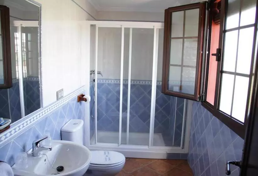 اتاق استاندارد سه نفره, Hostal Pechi