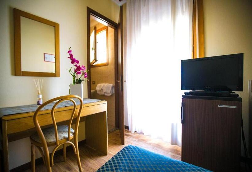 غرفة قياسية فردية, Agli Olmi