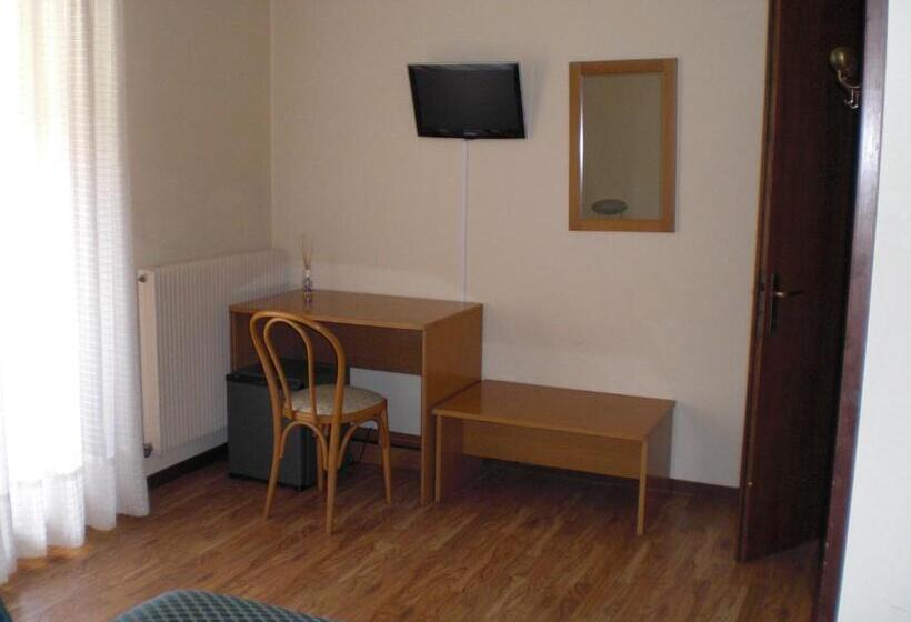 غرفة قياسية ثلاثية, Agli Olmi