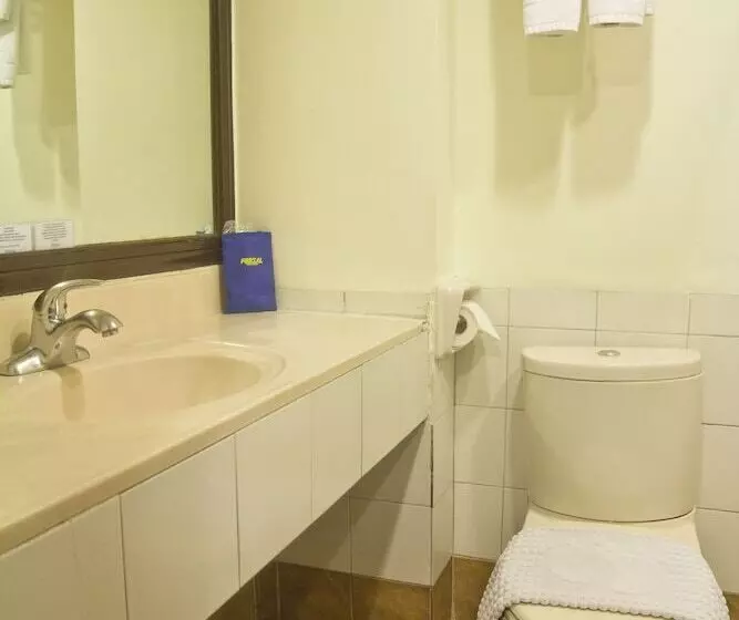 اتاق لوکس یک تخته, Fersal Hotel Neptune Makati