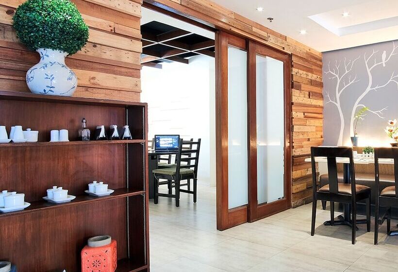 Quarto Deluxe, Fersal Hotel Neptune Makati