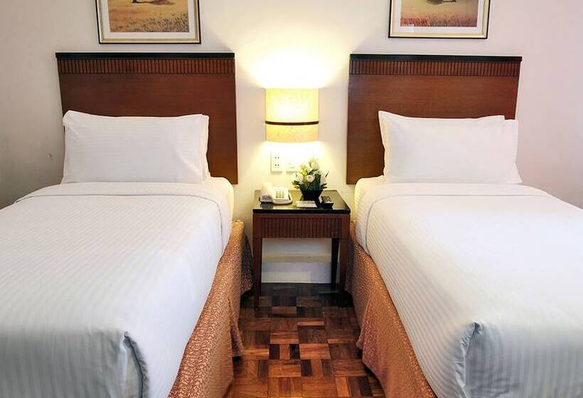 Quarto Deluxe, Fersal Hotel Neptune Makati