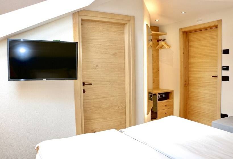 اتاق استاندارد سه نفره, Galli S   Centro