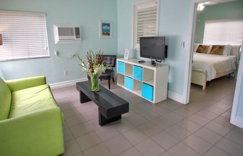 スイート, Hollywood Beachside Boutique Suite