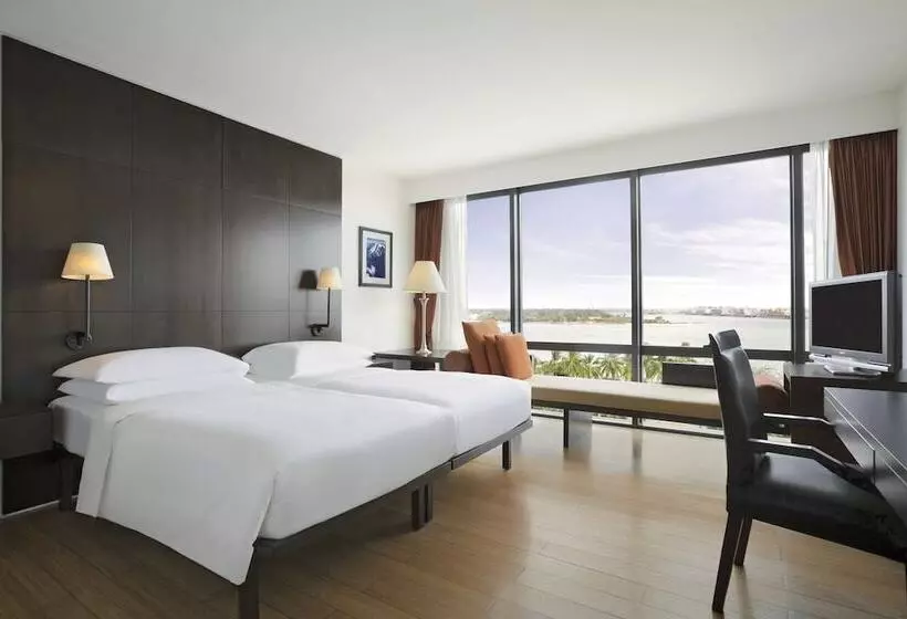 اتاق کلاب, Hyatt Regency Dar Es Salaam, The Kilimanjaro